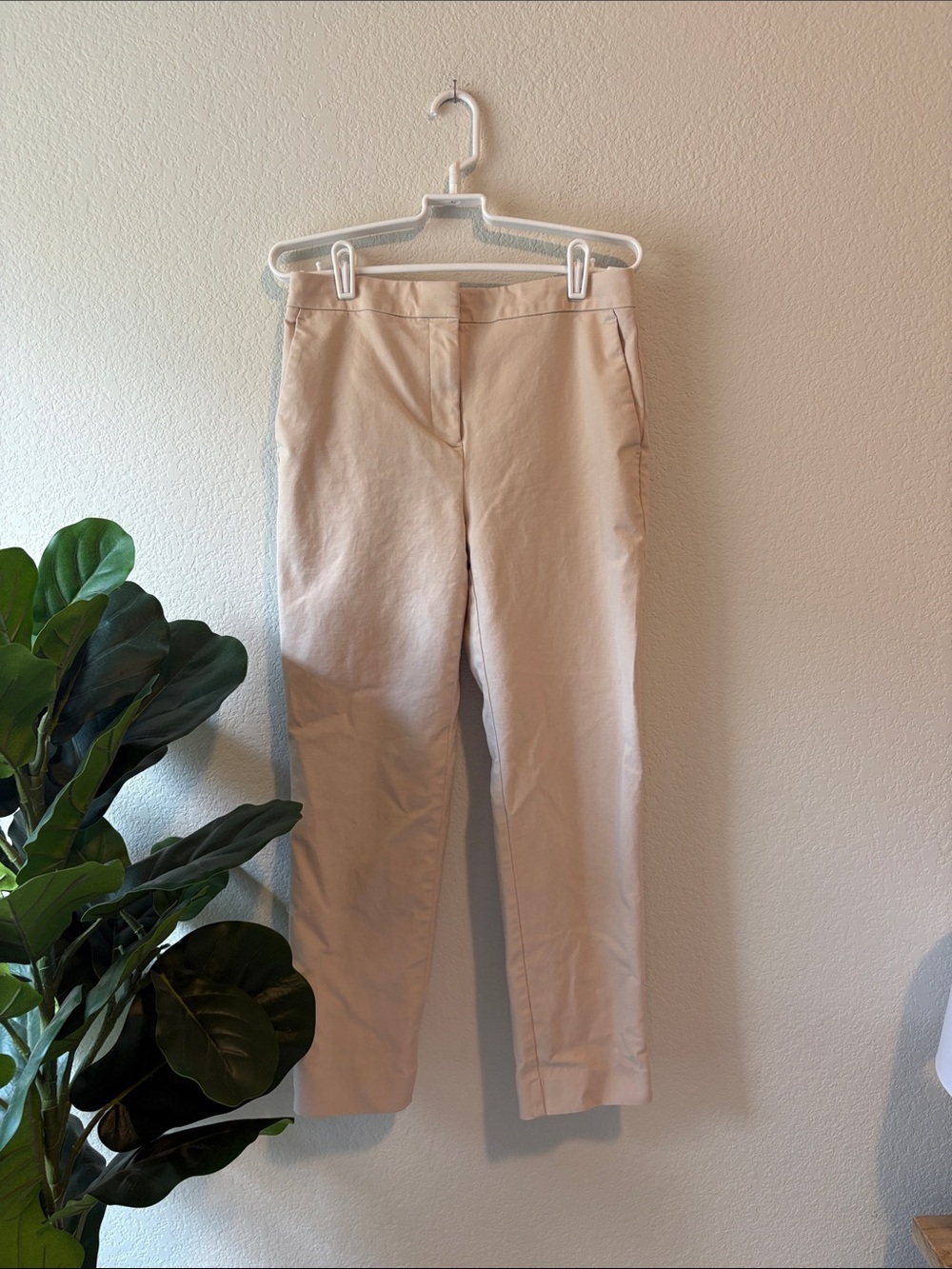 Ann Taylor size 4 Classic Beige Slim ankle length khaki Dress Pants